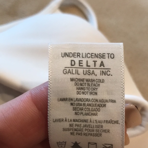 Bra size 30A white Like New; great for pre-teens, light padded adjustable straps - Picture 6 of 6